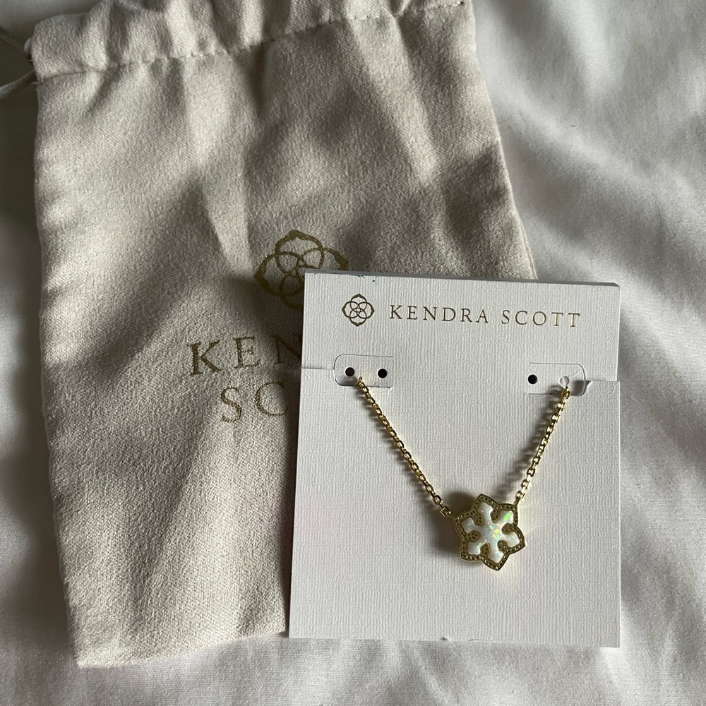 Kendra Scott Opal Snowflake Pendant Necklace NWT